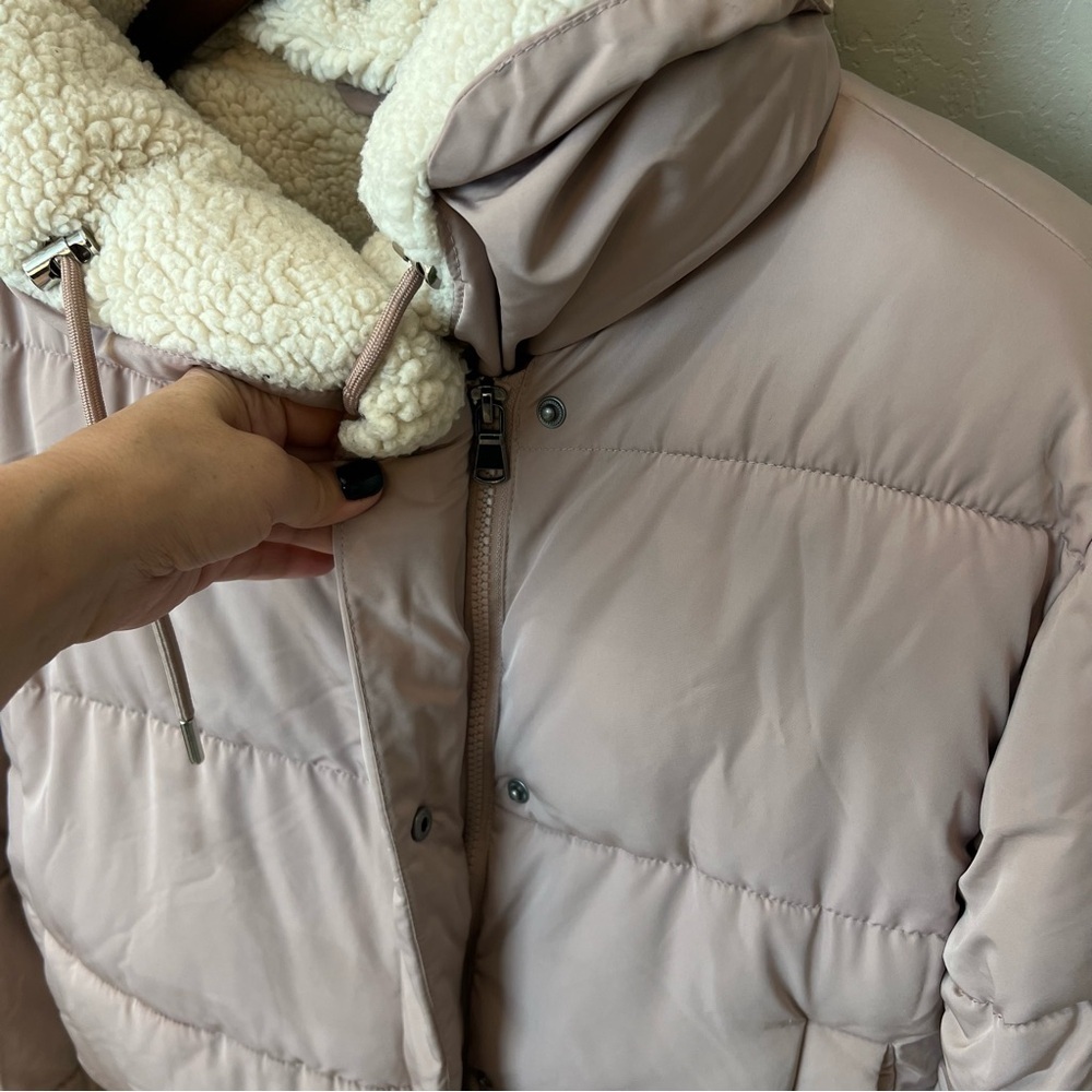 HOT DEAL! BDG sherpa lining puffer jacket, blush pink, cropped, size S - Picture 9 of 17
